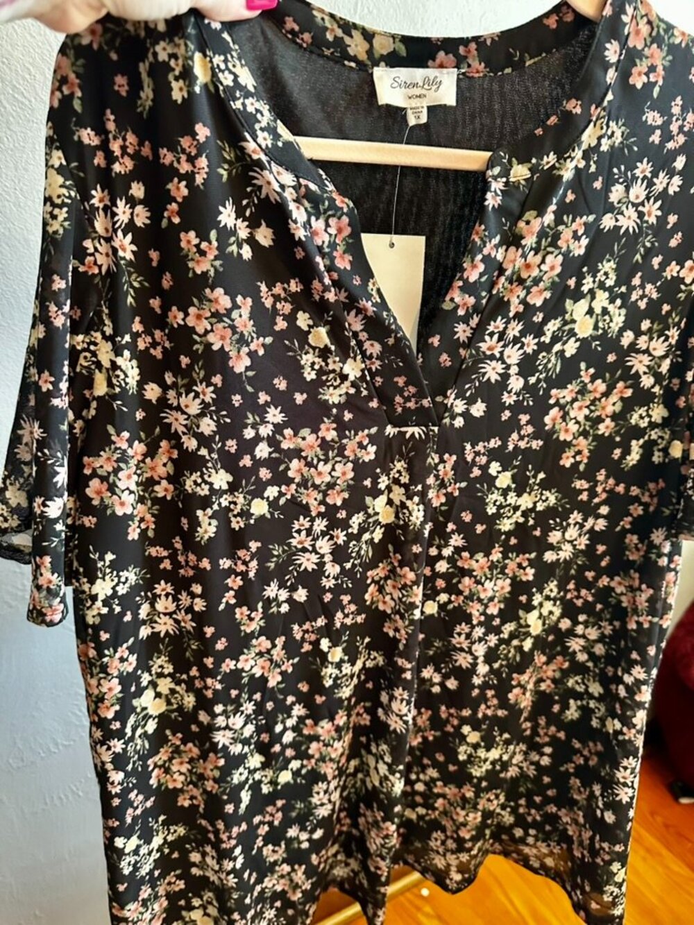Siren Lily Black Floral Top - Size 1X - NWT